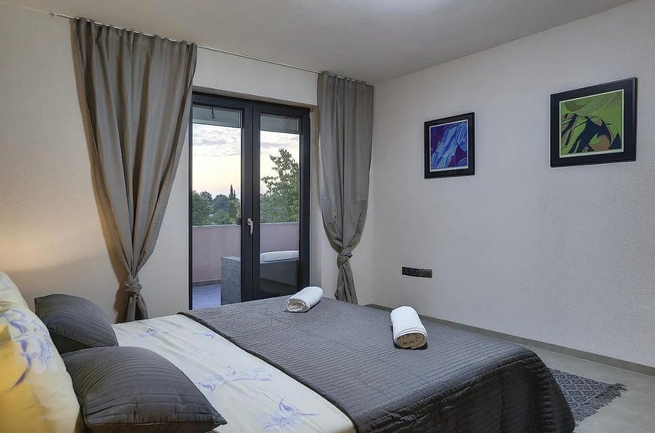 Villa Nika Fazana 0*,  Croatia